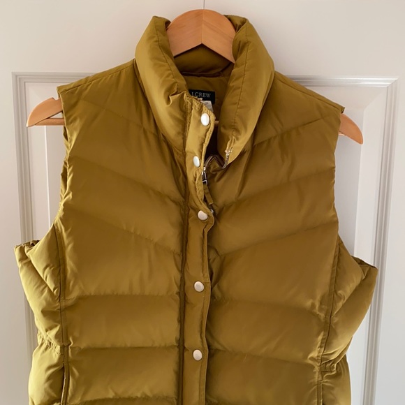 J.Crew Puffer Vest - Picture 1 of 3